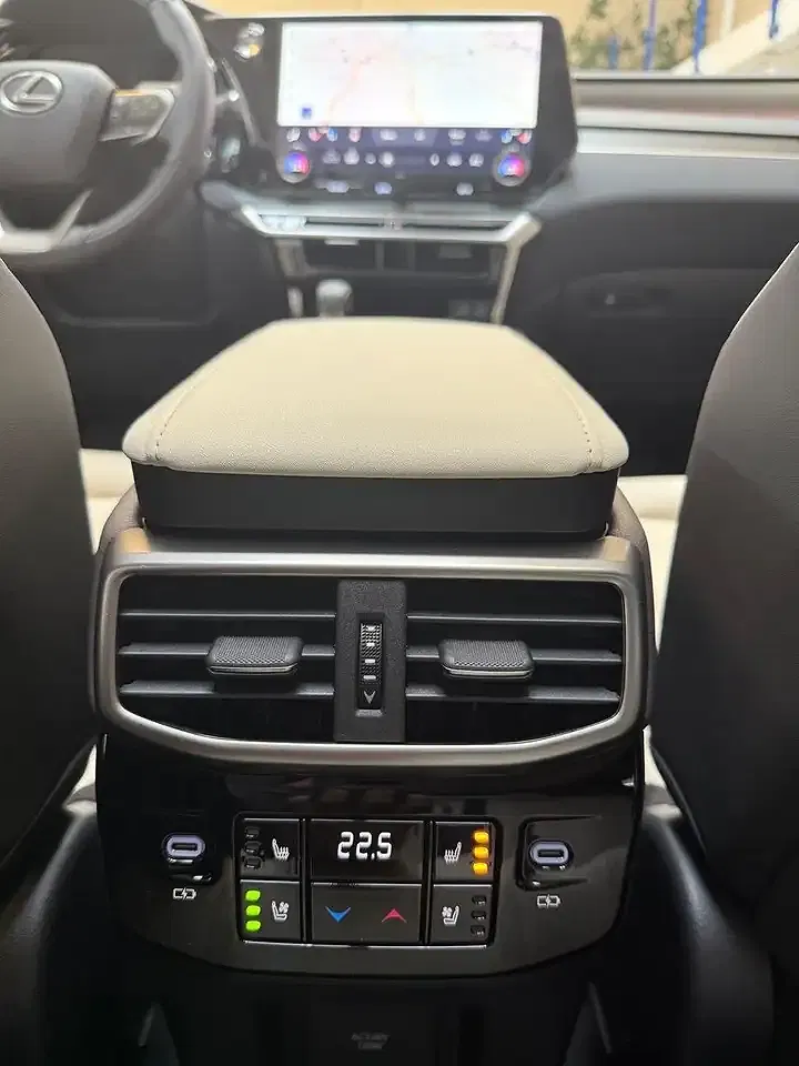 Lexus RX 450h - Thumbnail 12
