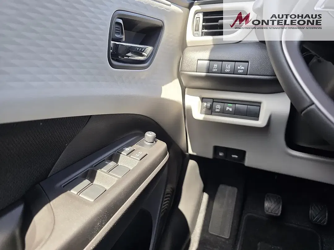 Suzuki Swift - Thumbnail 12