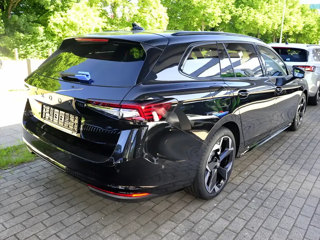 Skoda Superb - Thumbnail 3