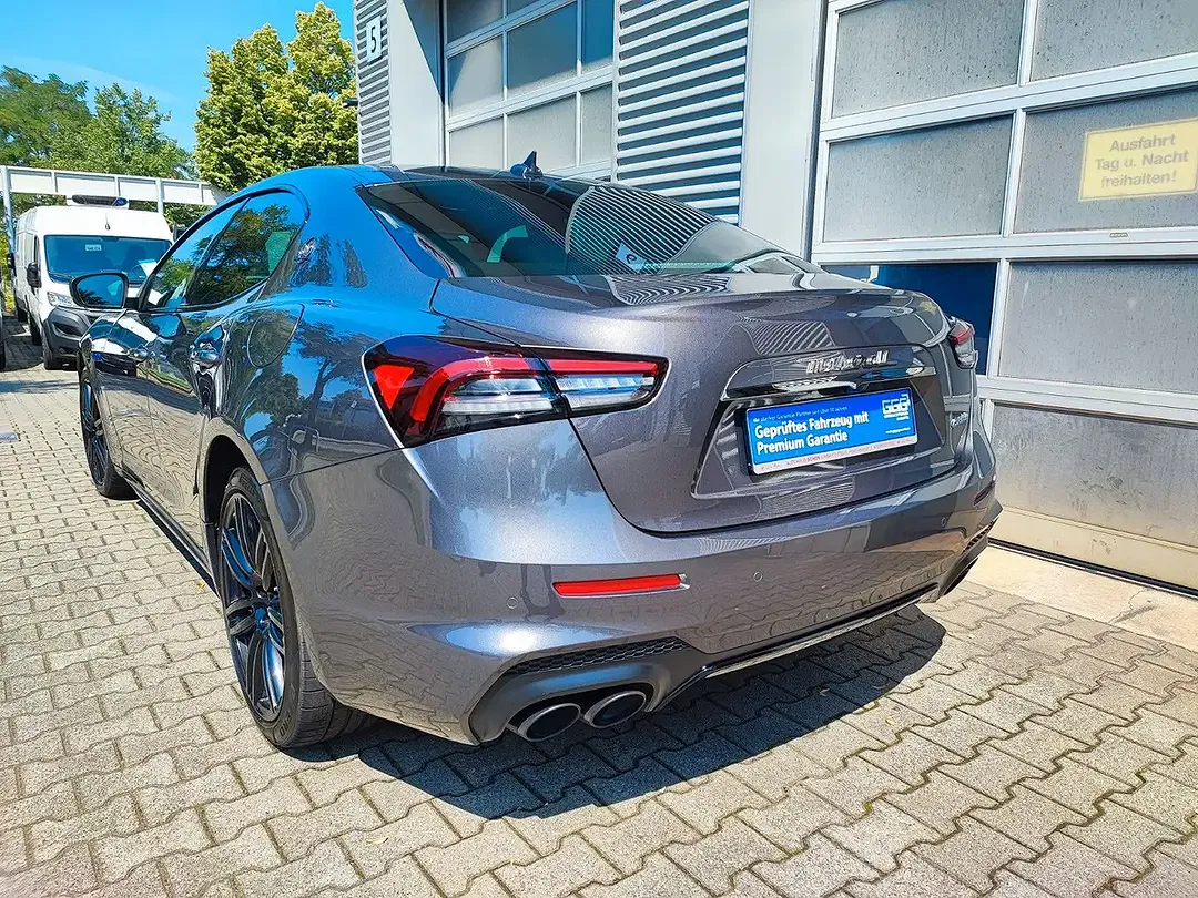 Maserati Ghibli - Thumbnail 4