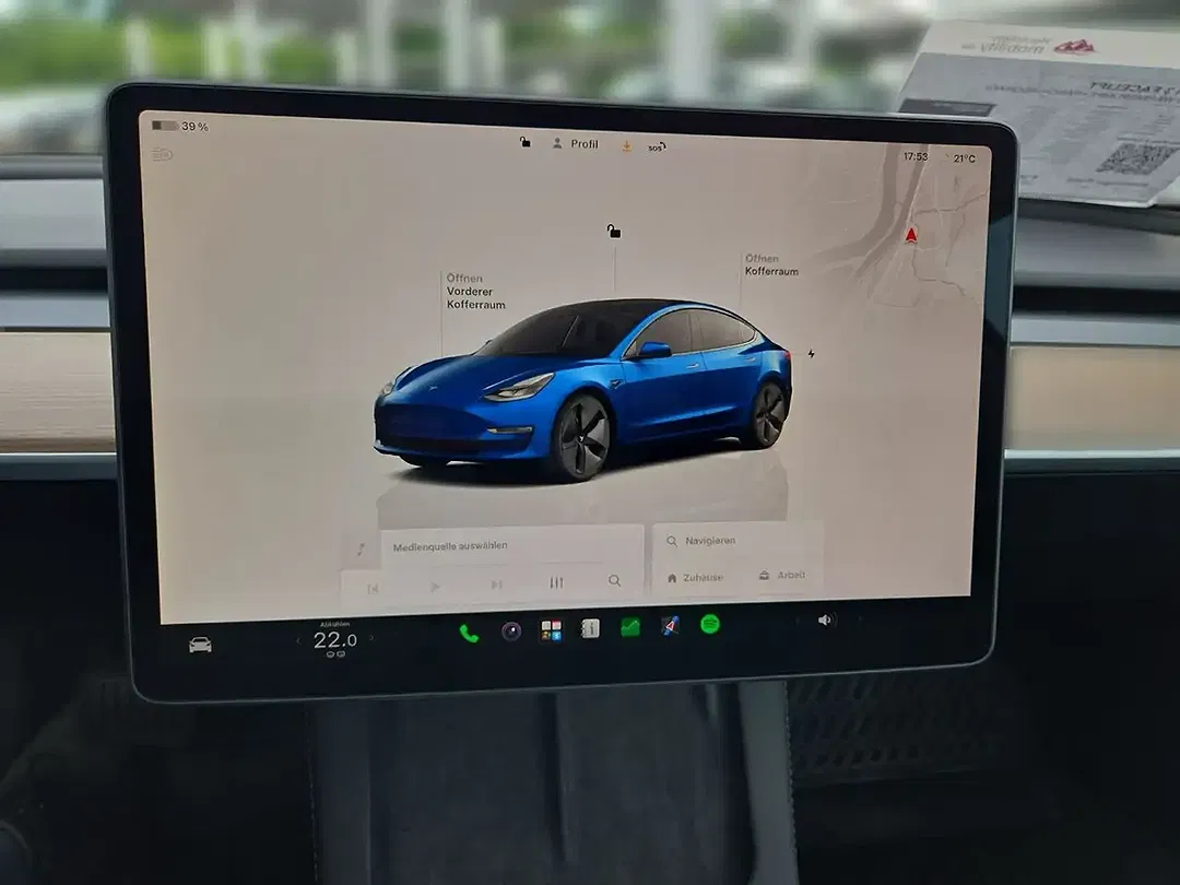 Tesla Model 3 - Thumbnail 10