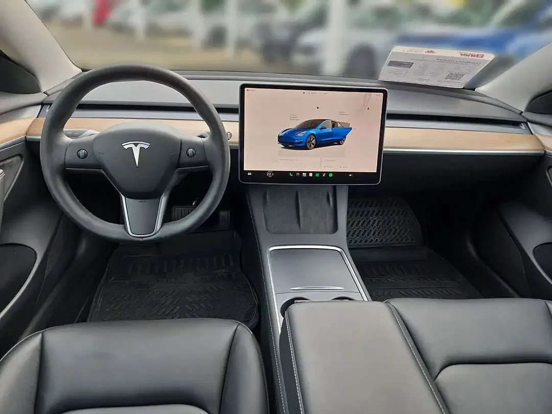 Tesla Model 3 - Thumbnail 11