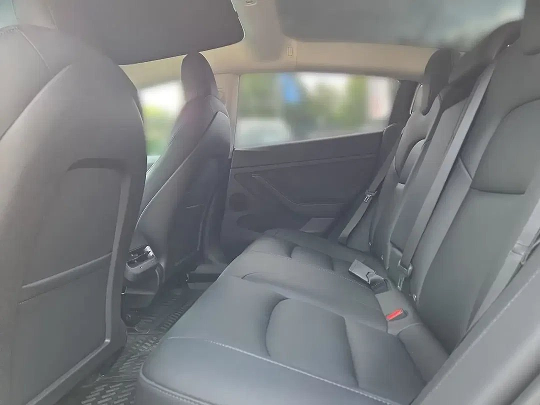 Tesla Model 3 - Thumbnail 12