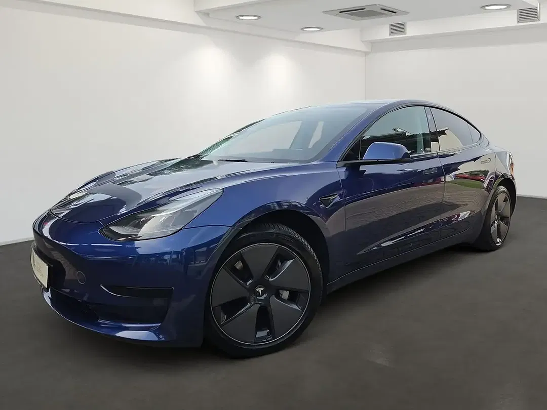 Tesla Model 3 - Thumbnail 2