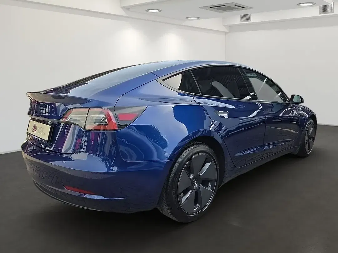Tesla Model 3 - Thumbnail 4