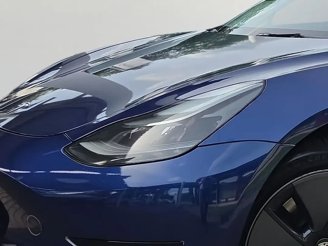 Tesla Model 3 - Thumbnail 6