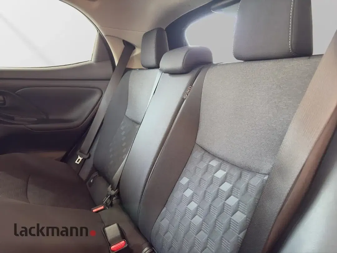 Toyota Yaris - Thumbnail 10