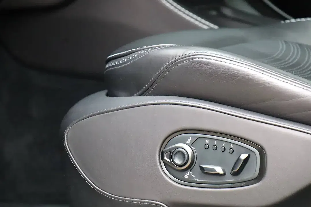 Aston Martin DBX - Thumbnail 15