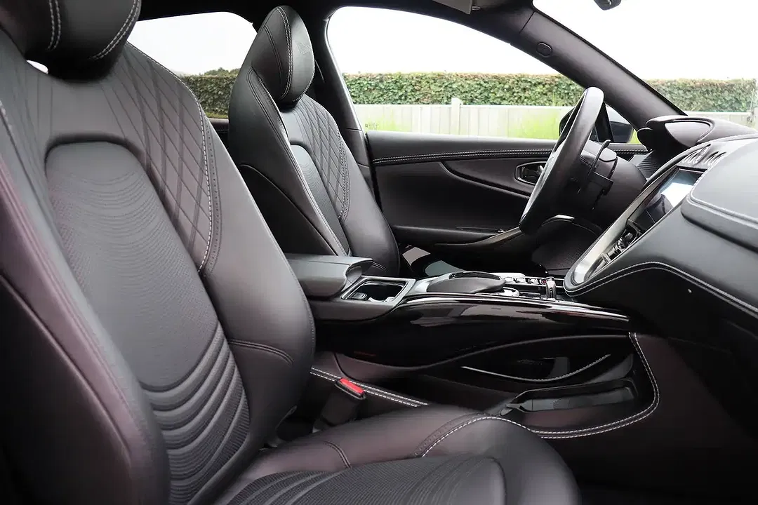 Aston Martin DBX - Thumbnail 5