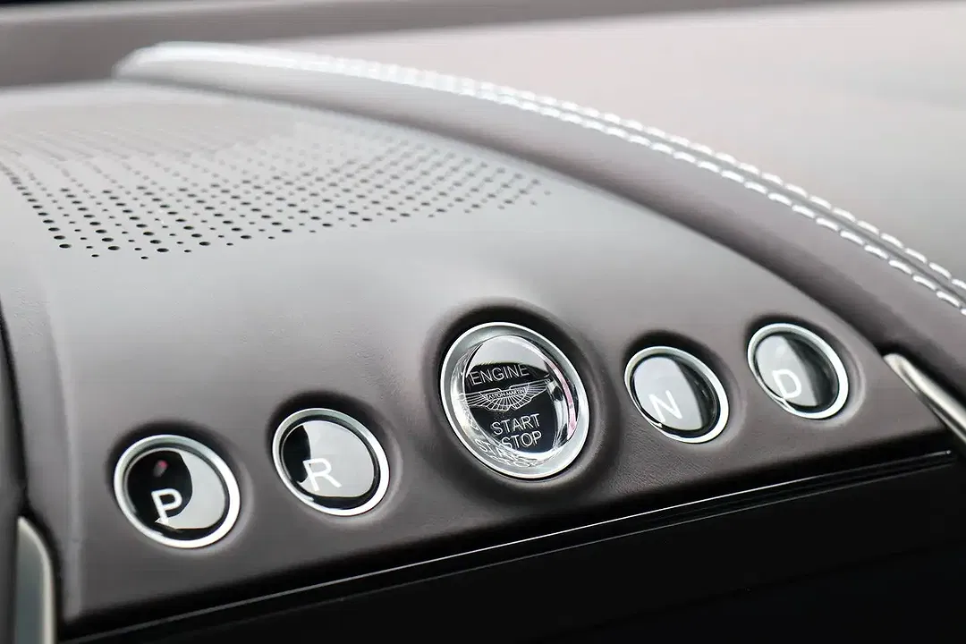 Aston Martin DBX - Thumbnail 9