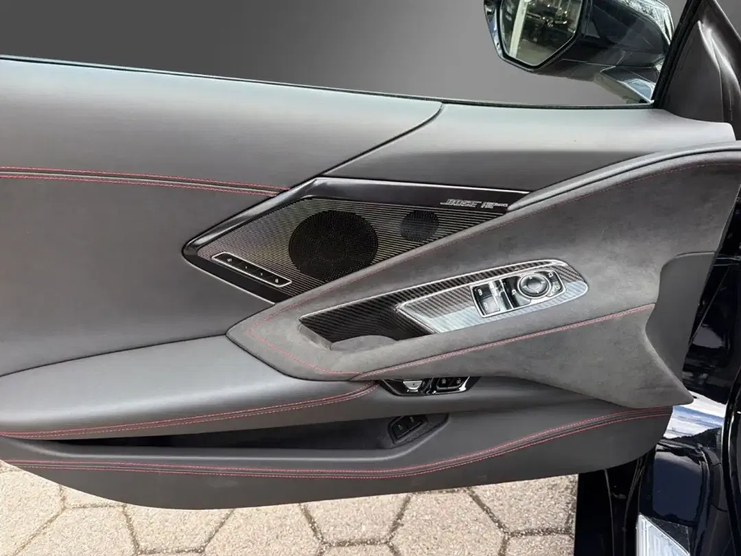 Corvette C8 - Thumbnail 5