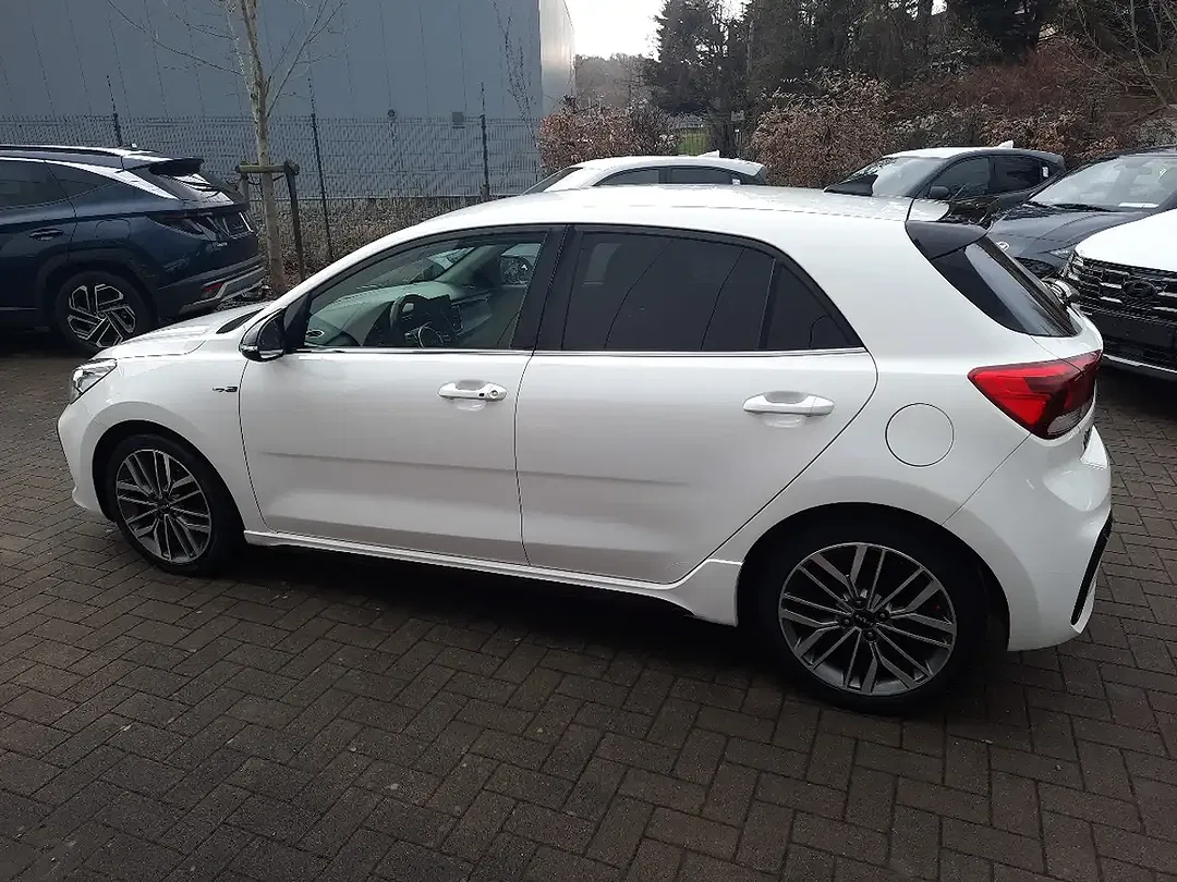 Kia Rio - Thumbnail 9
