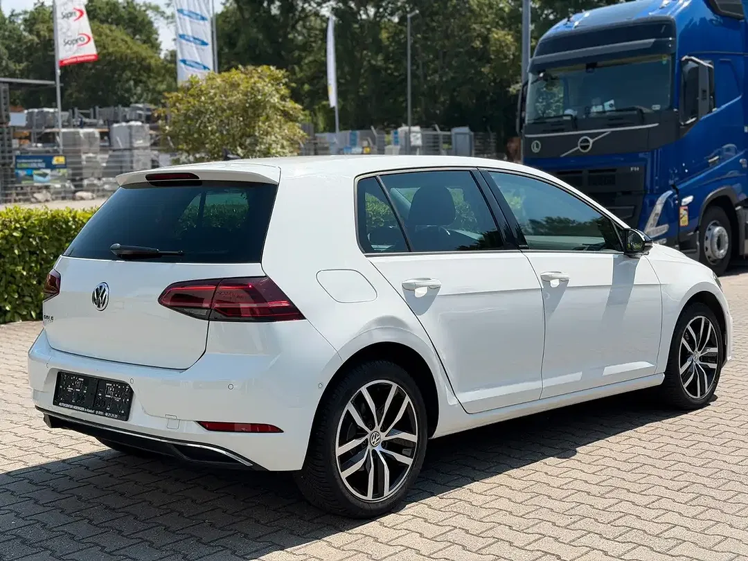 Volkswagen Golf - Thumbnail 9