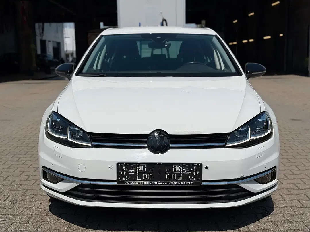 Volkswagen Golf - Thumbnail 2