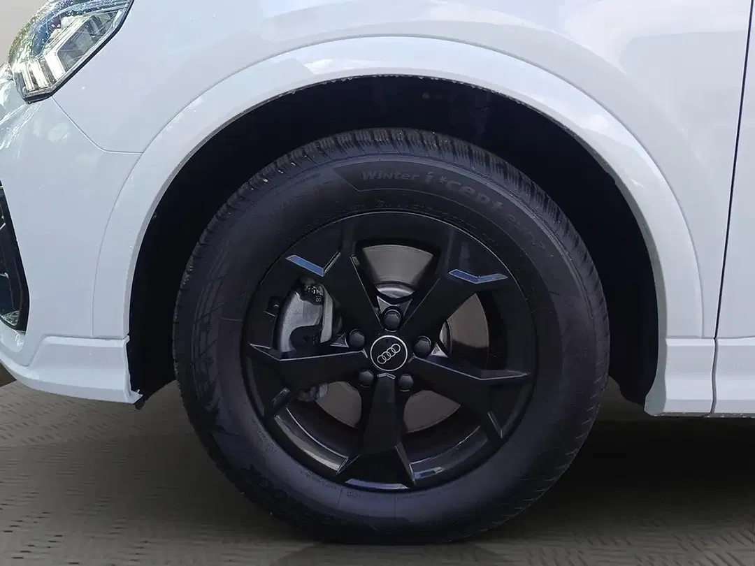 Audi Q3 - Thumbnail 3