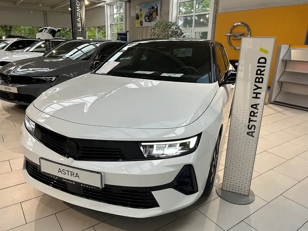 Opel Astra - Thumbnail 1