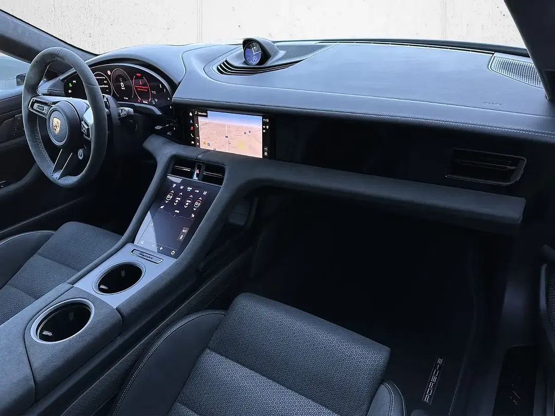 Porsche Taycan - Thumbnail 10