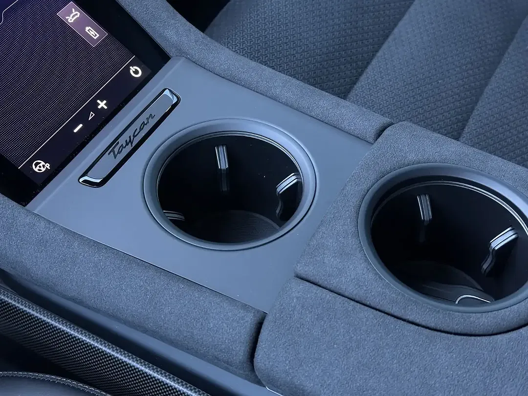 Porsche Taycan - Thumbnail 12