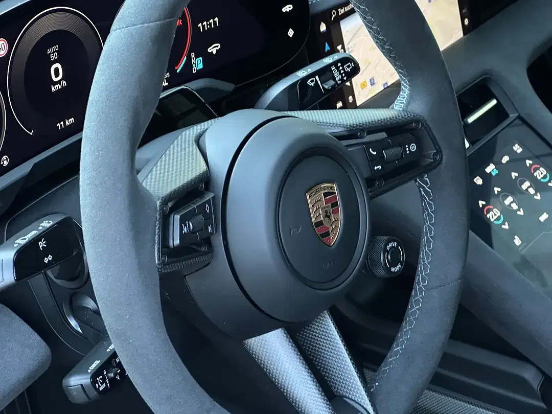 Porsche Taycan - Thumbnail 14
