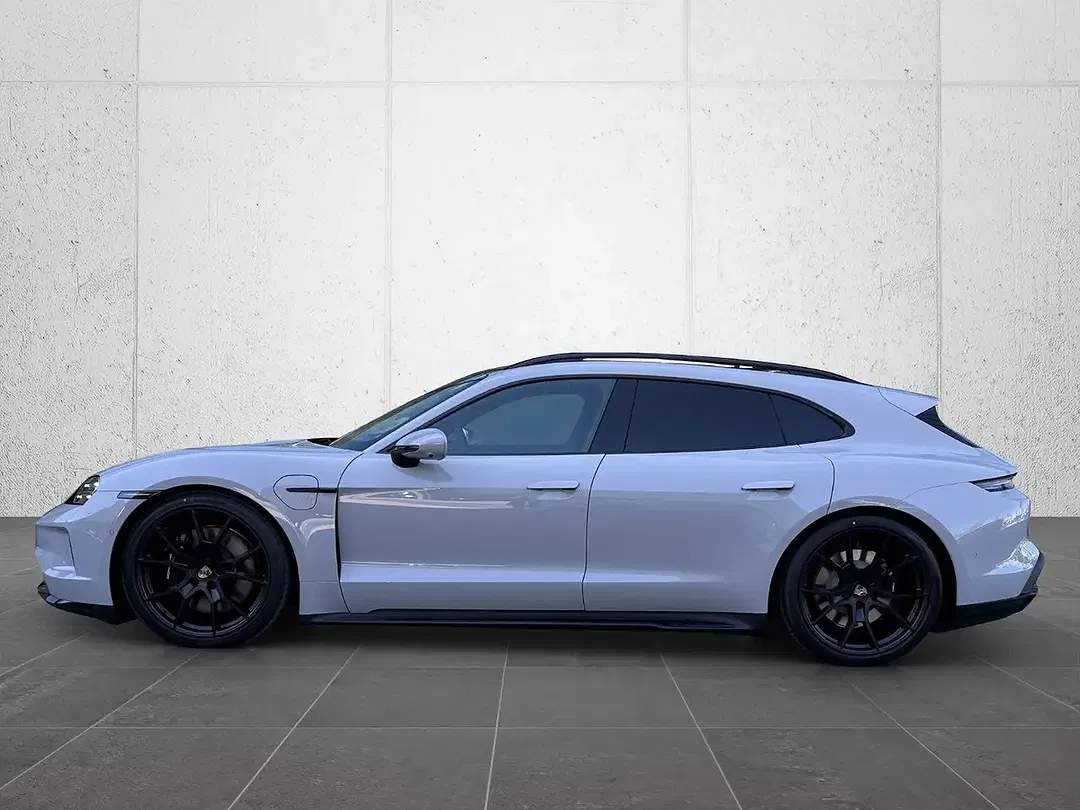Porsche Taycan - Thumbnail 2