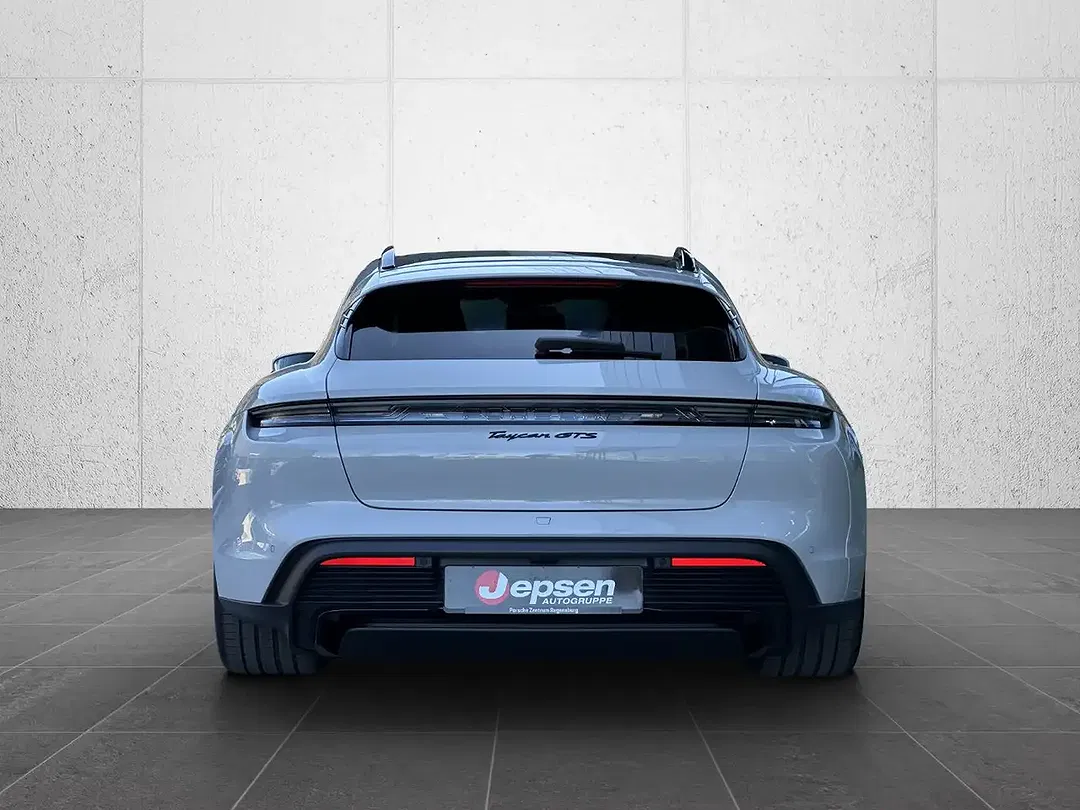 Porsche Taycan - Thumbnail 5