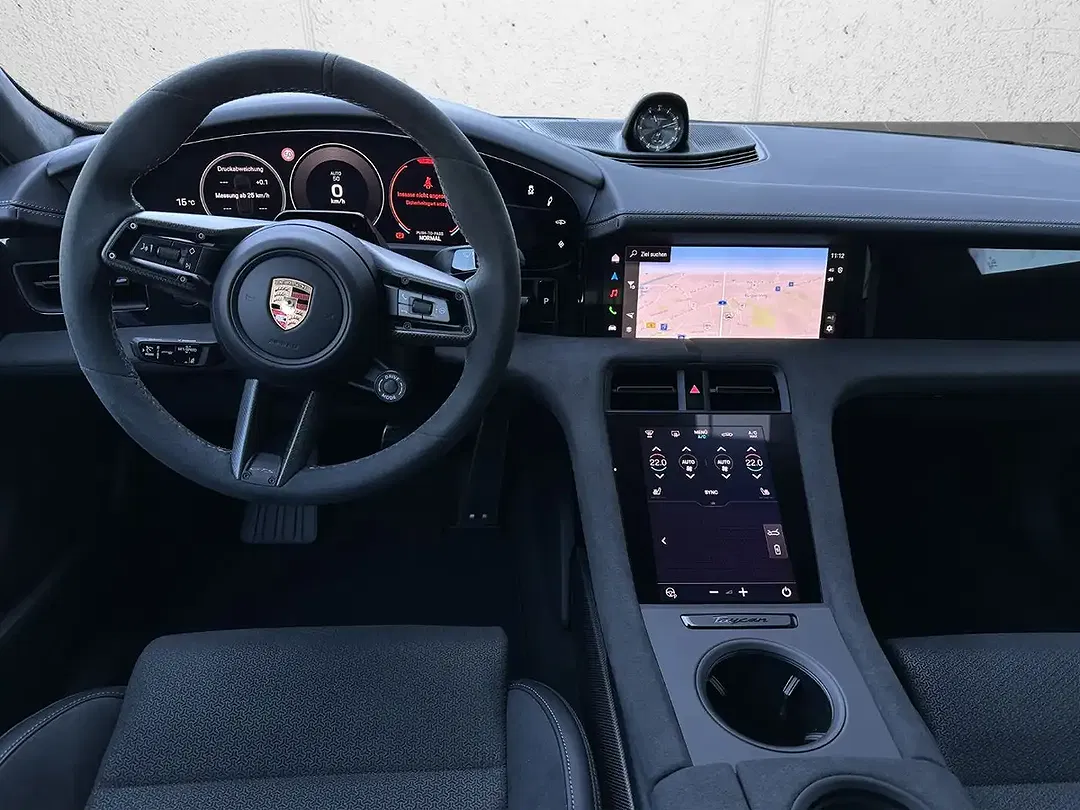 Porsche Taycan - Thumbnail 9