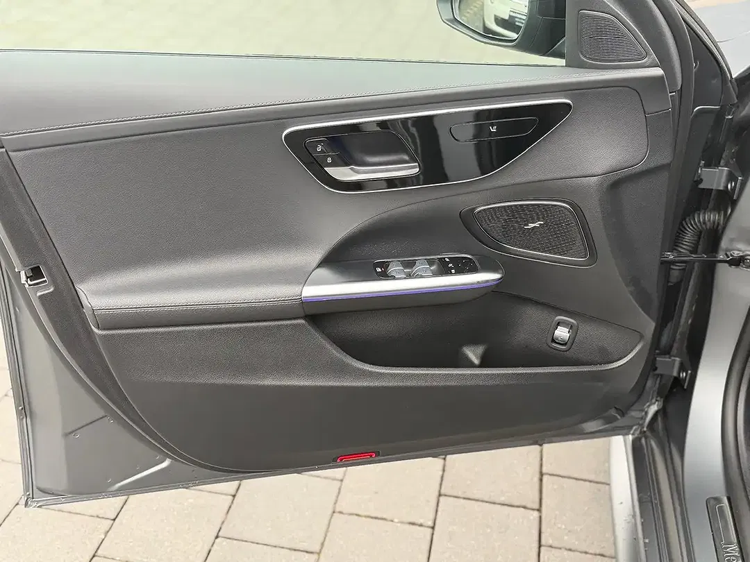 Mercedes-Benz C 300 - Thumbnail 15
