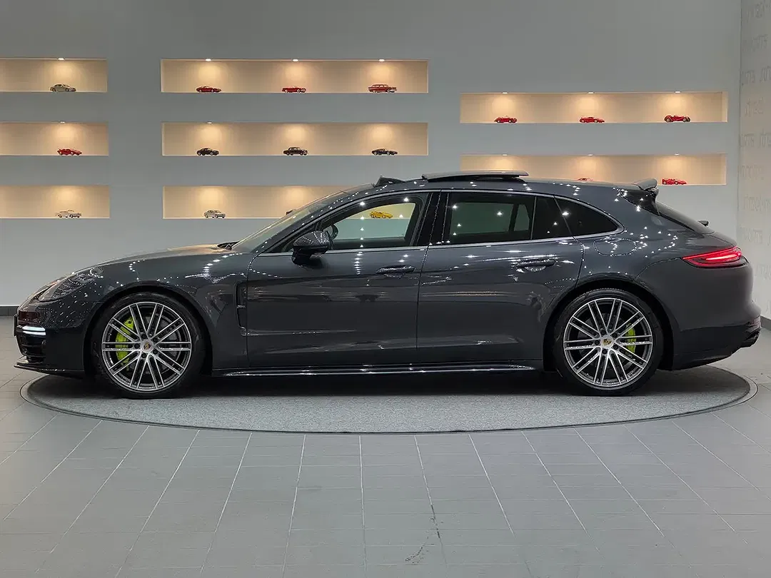 Porsche Panamera - Thumbnail 2