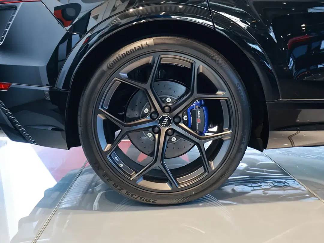 Audi RS Q8 - Thumbnail 5