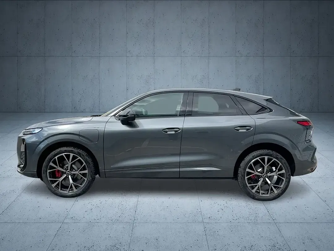 Audi Q3 - Thumbnail 3