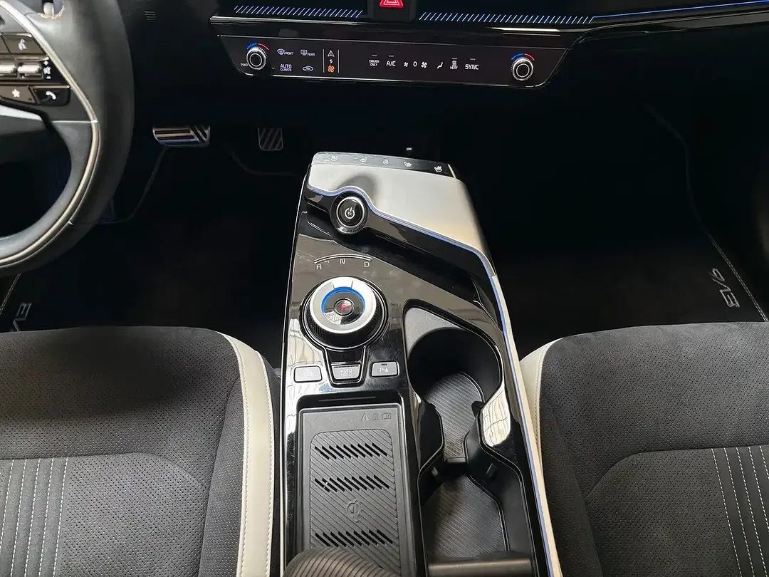 Kia EV6 - Thumbnail 12
