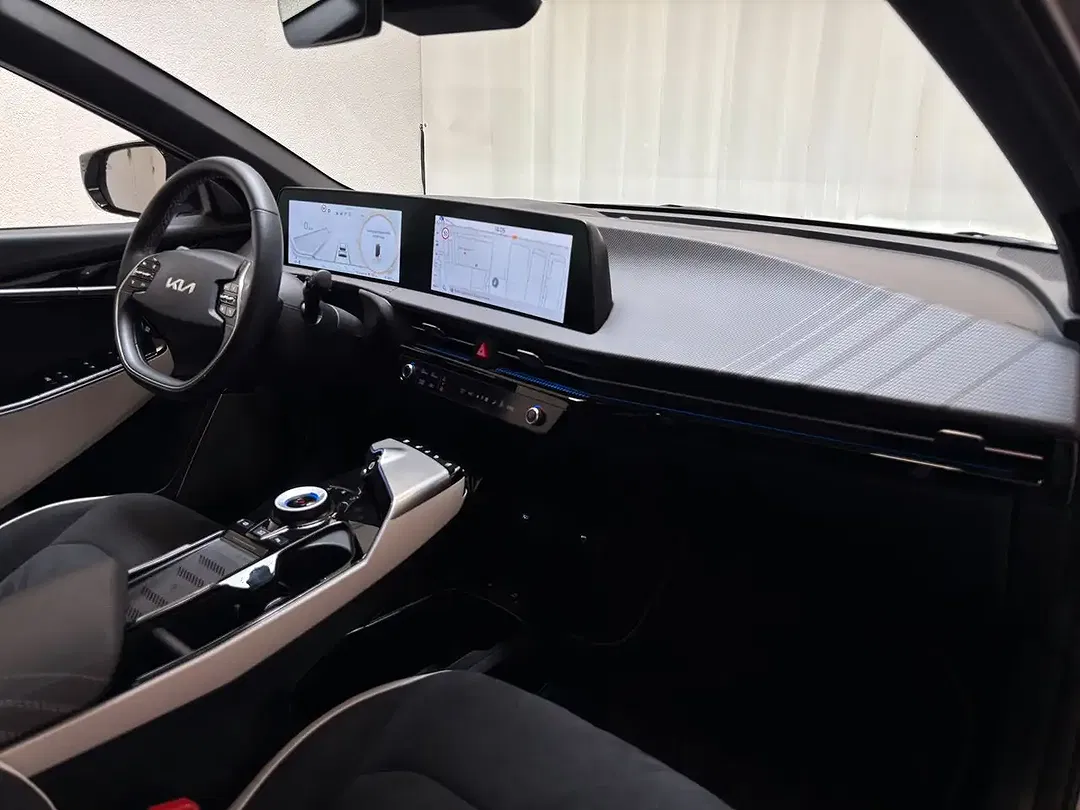 Kia EV6 - Thumbnail 15