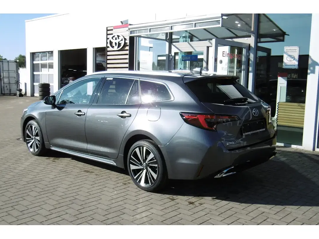Toyota Corolla - Thumbnail 3