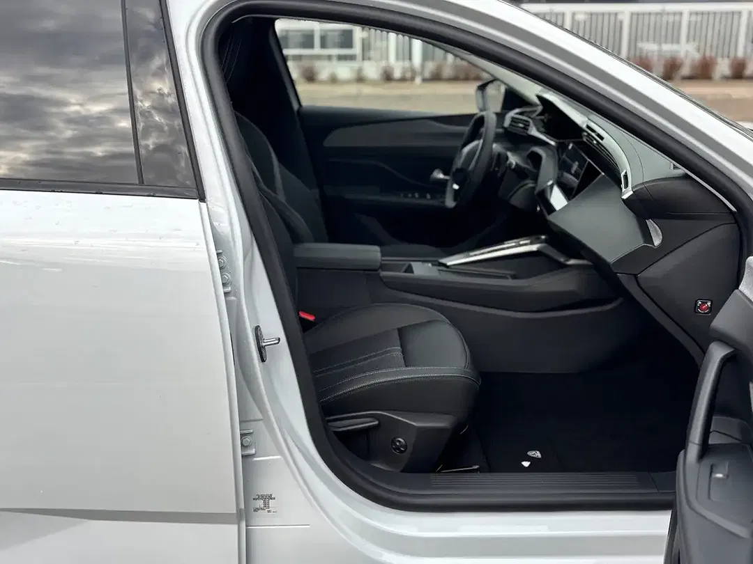 Peugeot 308 - Thumbnail 9