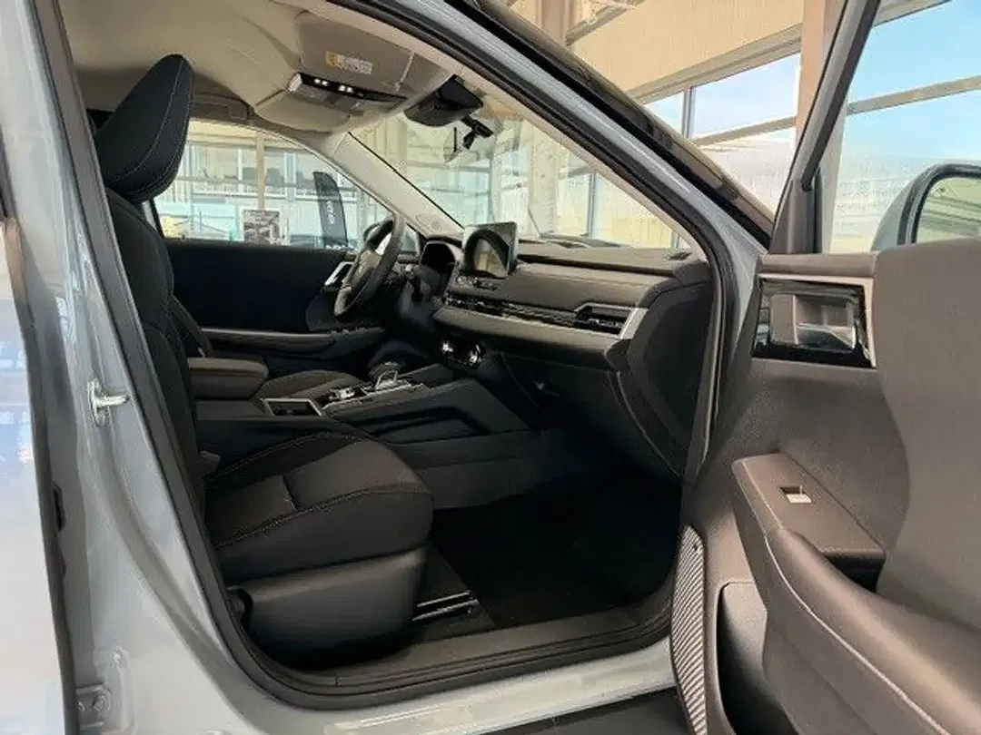 Mitsubishi Outlander - Thumbnail 11