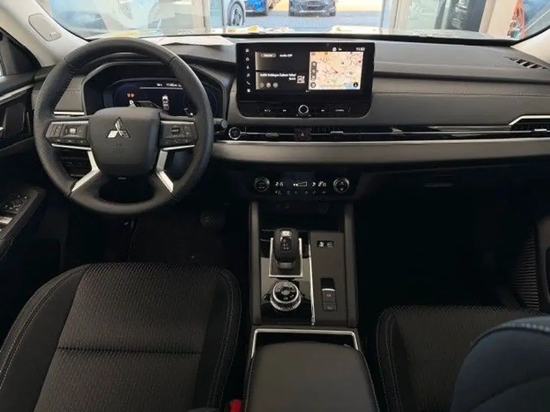 Mitsubishi Outlander - Thumbnail 15