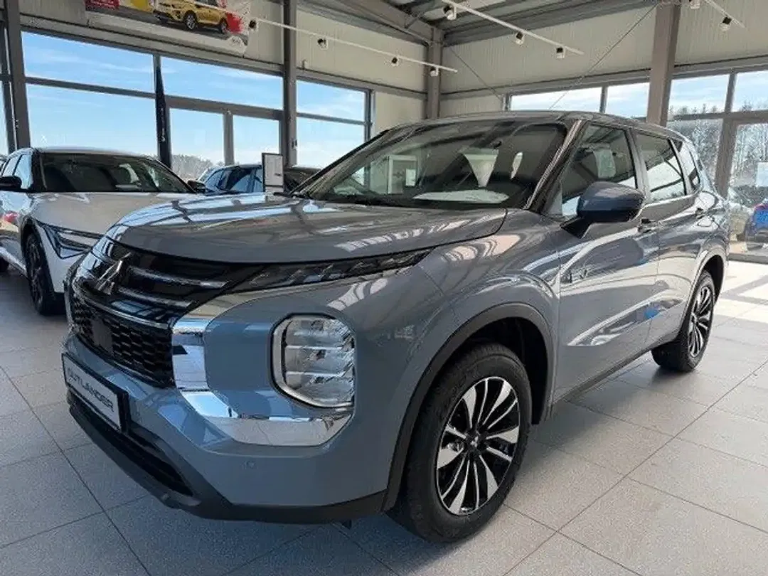 Mitsubishi Outlander - Thumbnail 3