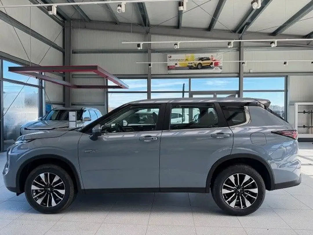 Mitsubishi Outlander - Thumbnail 4