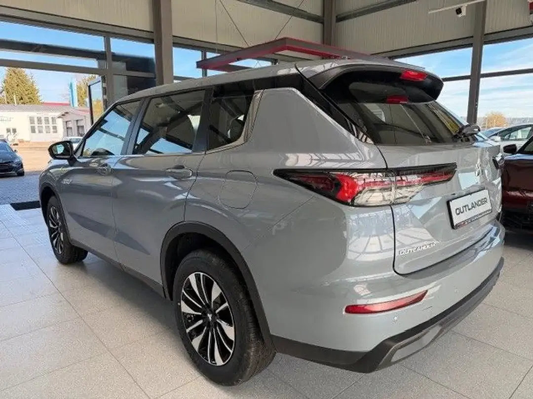 Mitsubishi Outlander - Thumbnail 6