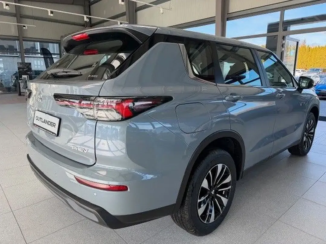 Mitsubishi Outlander - Thumbnail 9