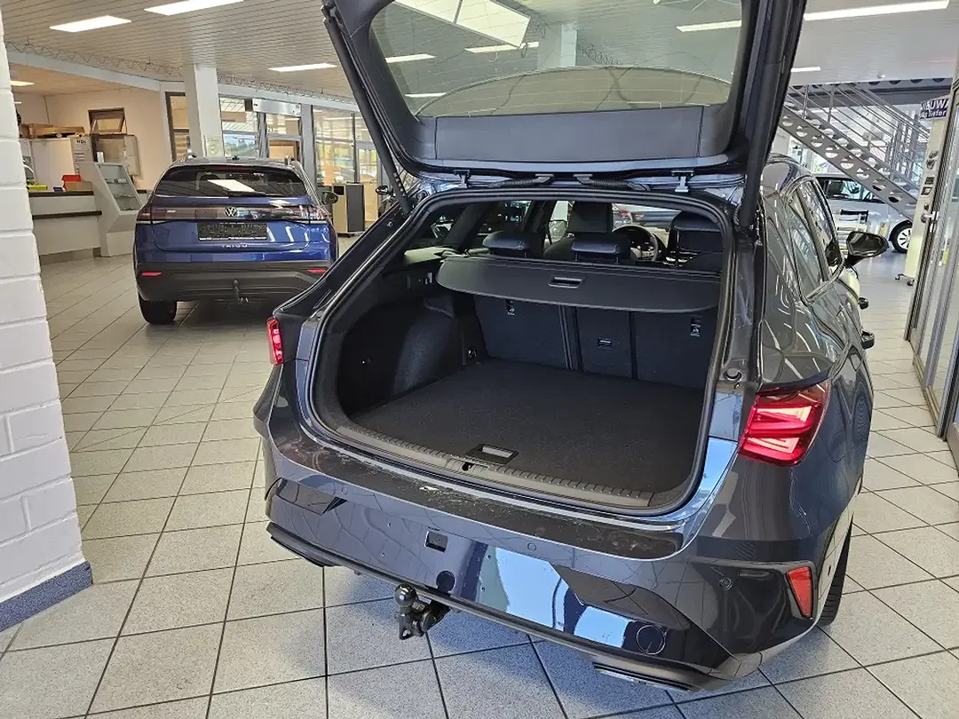 CUPRA Leon - Thumbnail 2
