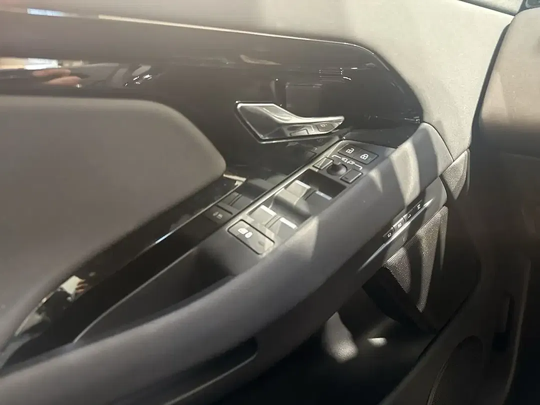 Land Rover Range Rover Evoque - Thumbnail 13