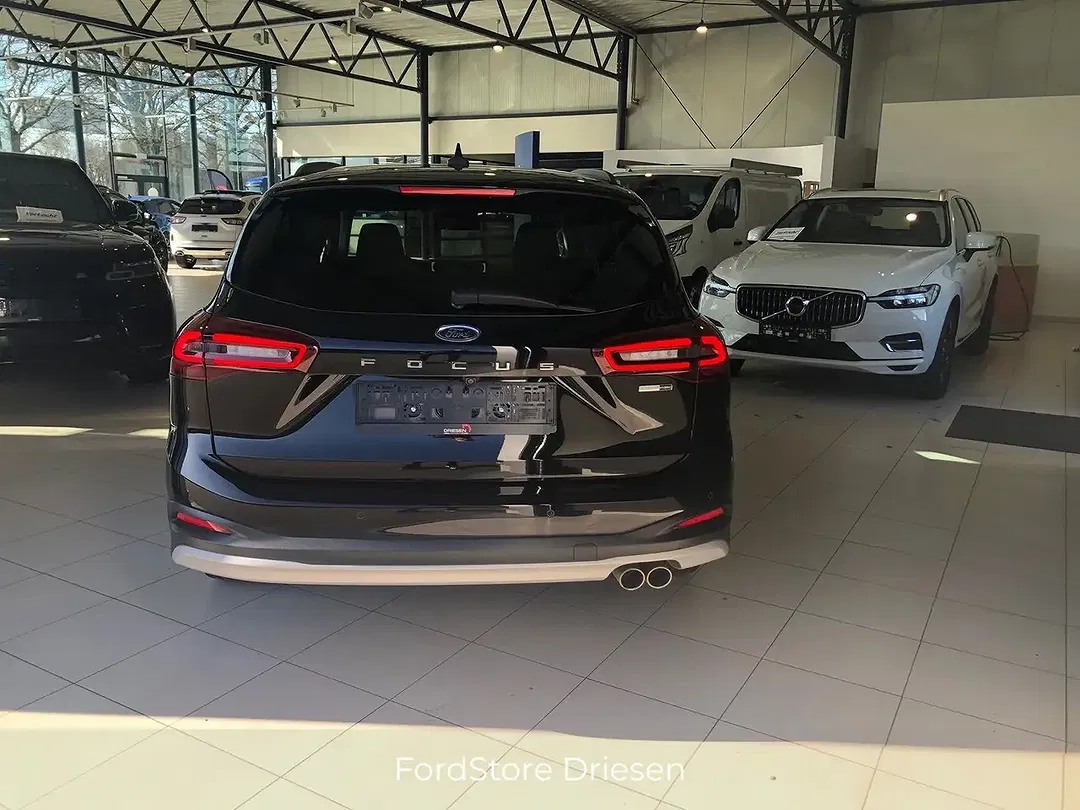 Ford Focus - Thumbnail 6