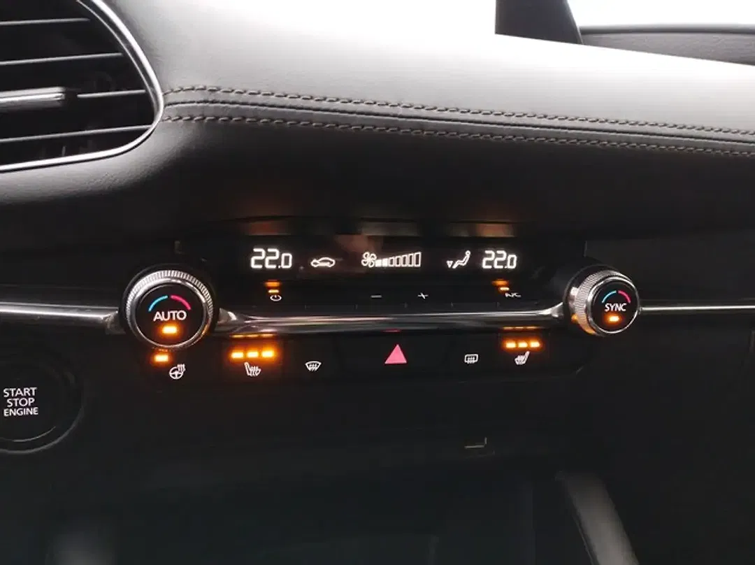 Mazda 3 - Thumbnail 10
