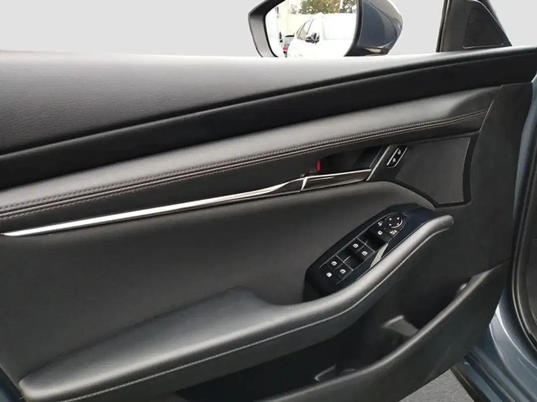 Mazda 3 - Thumbnail 11