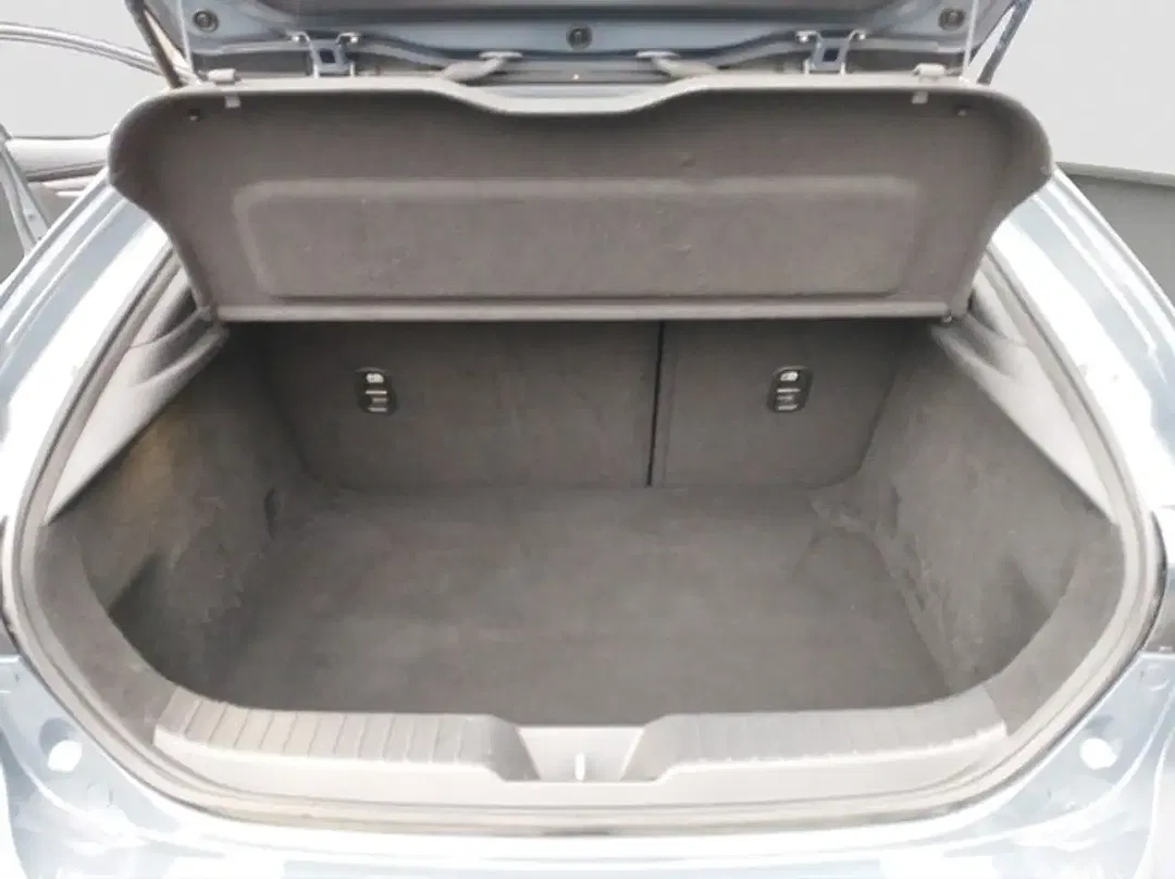 Mazda 3 - Thumbnail 13