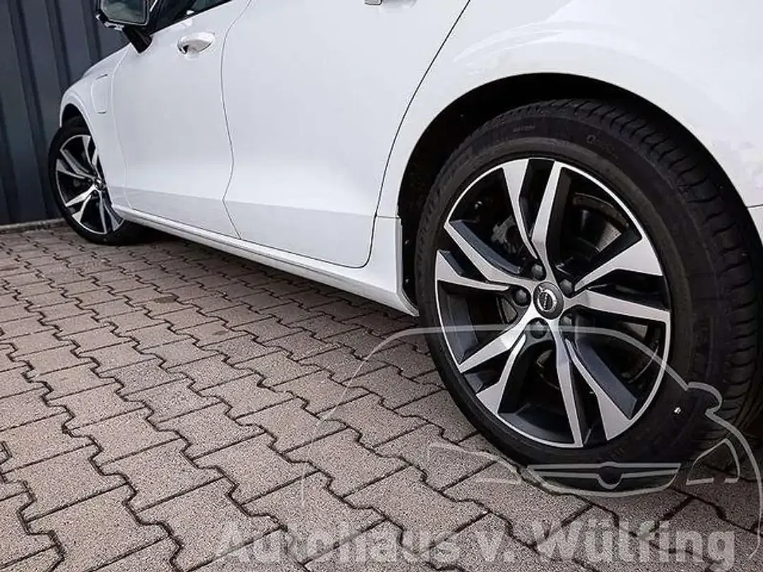 Volvo S60 - Thumbnail 3