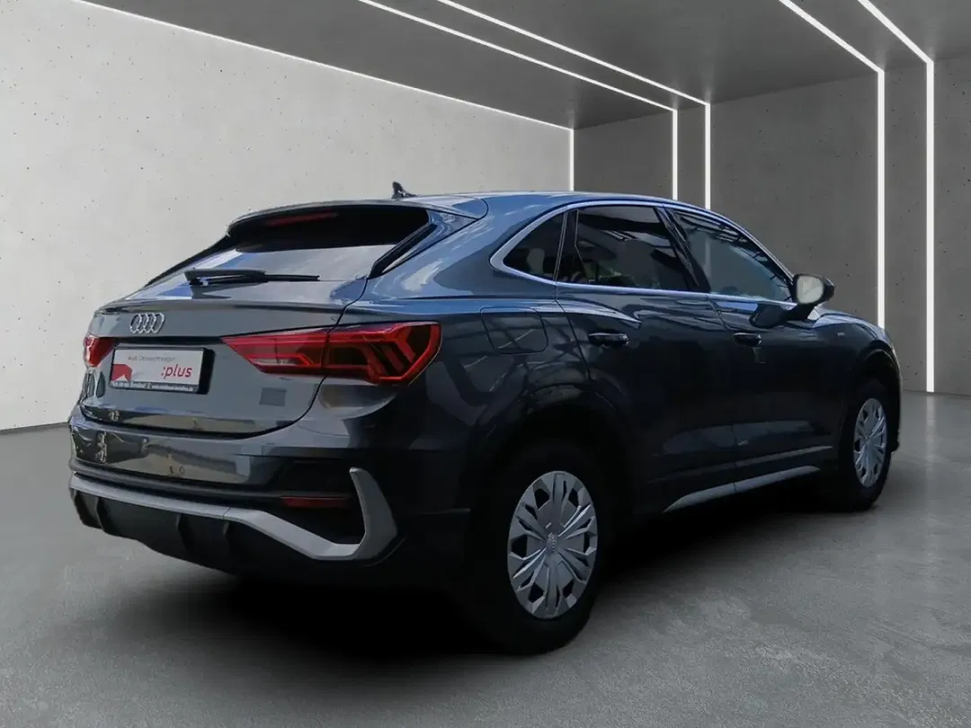 Audi Q3 - Thumbnail 3