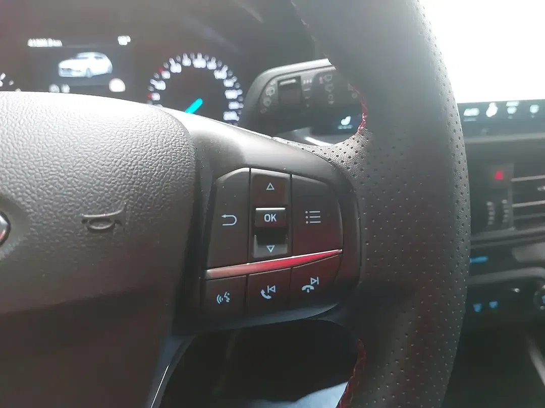 Ford Focus - Thumbnail 11