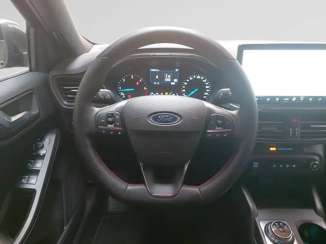Ford Focus - Thumbnail 9